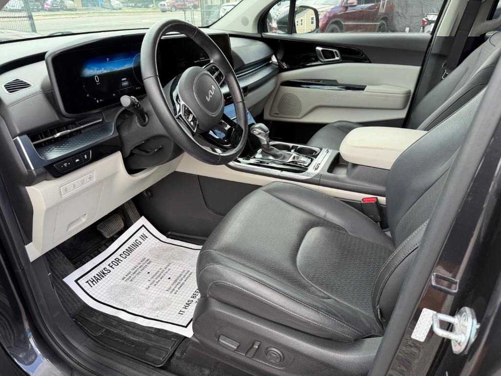 2023 Kia Carnival - $25,990