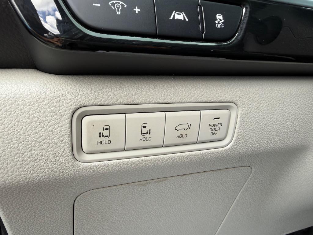 2023 Kia Carnival - $25,990