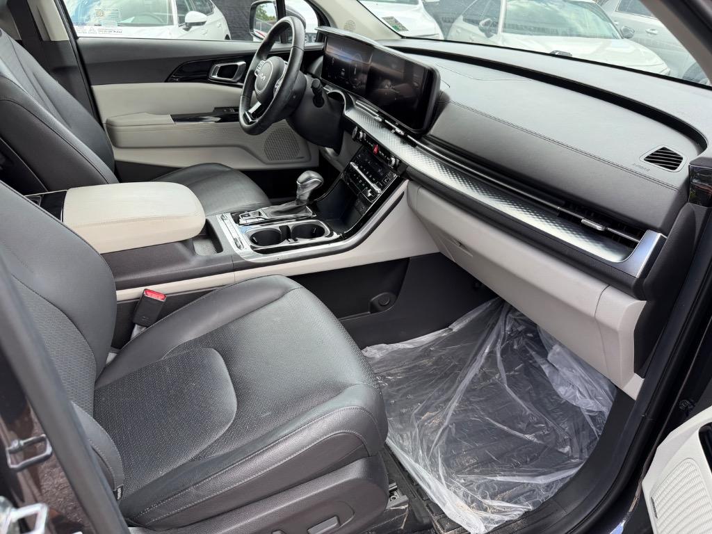 2023 Kia Carnival - $25,990