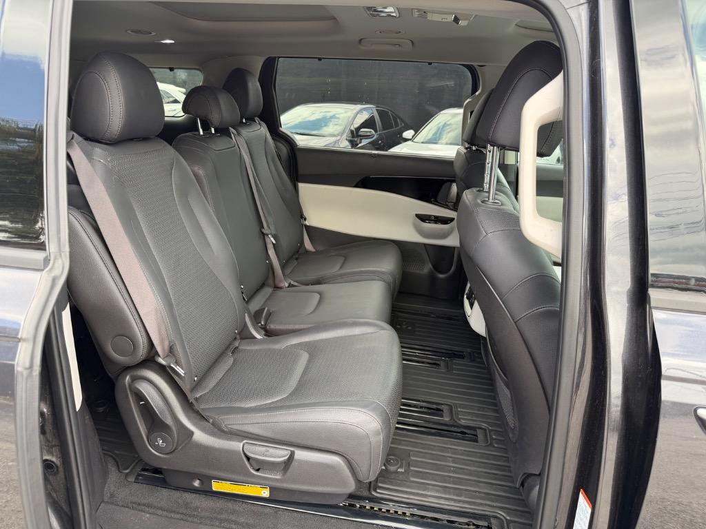 2023 Kia Carnival - $25,990