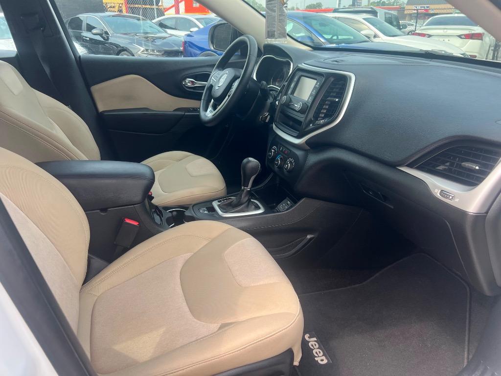 2015 Jeep Cherokee - $7,700