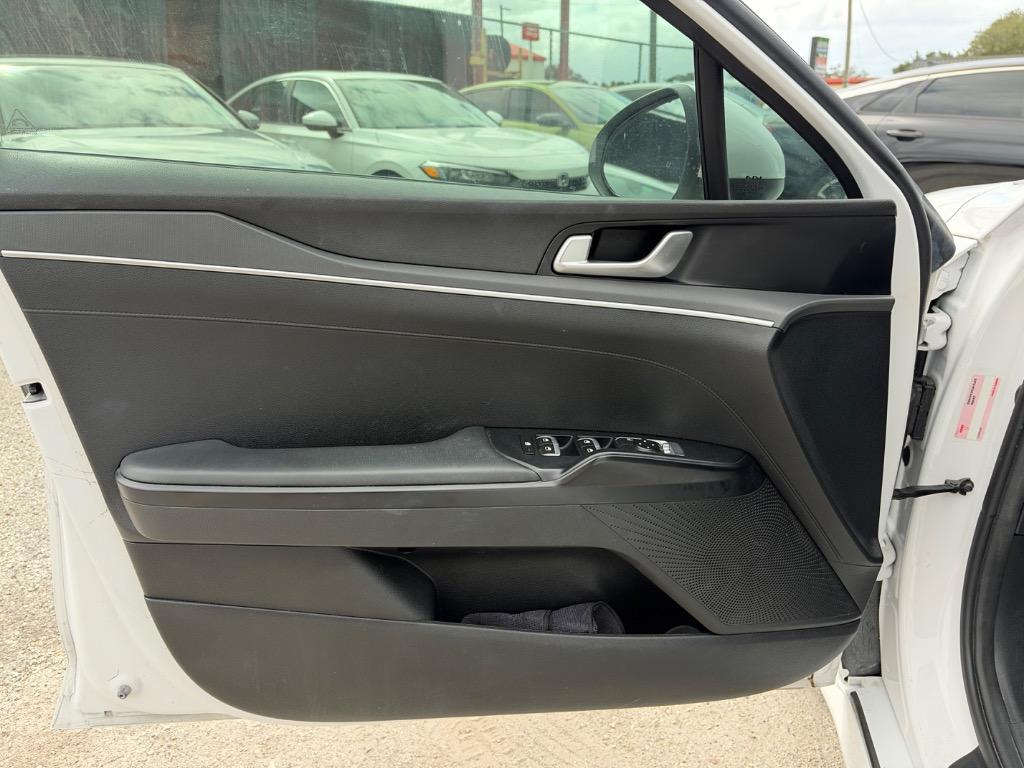 2022 Kia K5 - $14,590