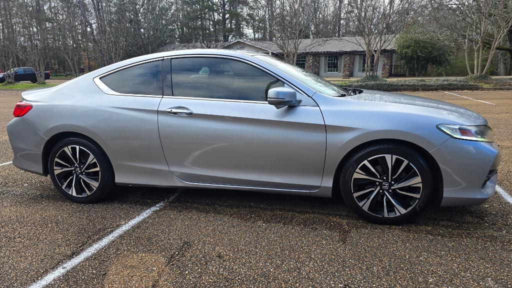 2017 Honda Accord EX-L photo