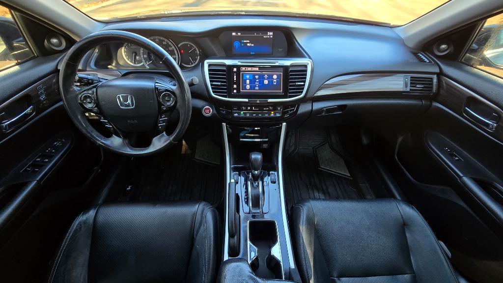 2016 Honda Accord Touring photo