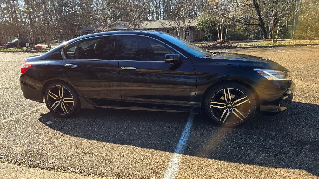 2016 Honda Accord Touring photo