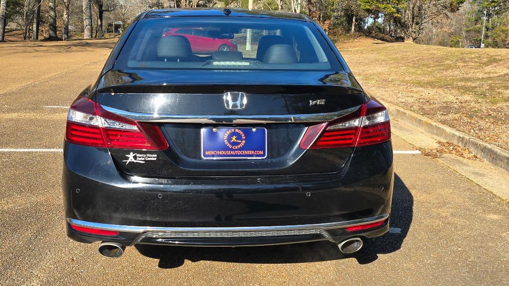 2016 Honda Accord Touring photo