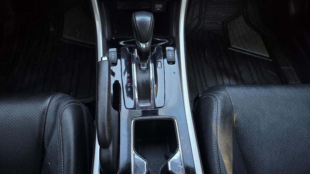2016 Honda Accord Touring photo