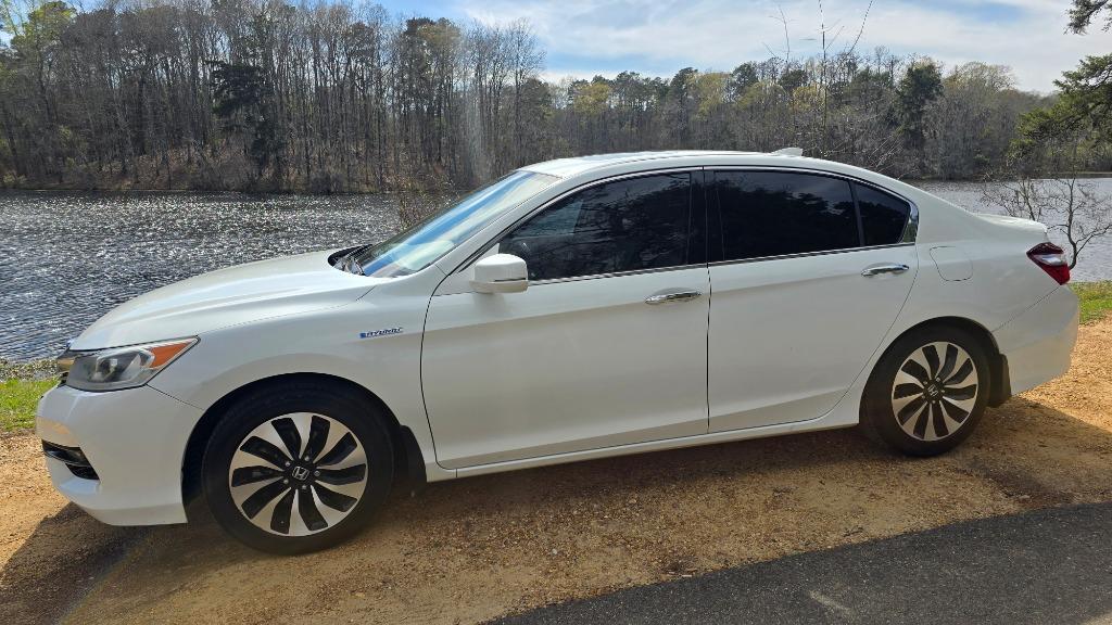 2017 Honda Accord Hybrid EX-L photo