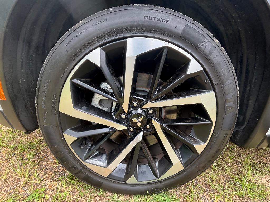 2023 Mitsubishi Outlander - $19,400