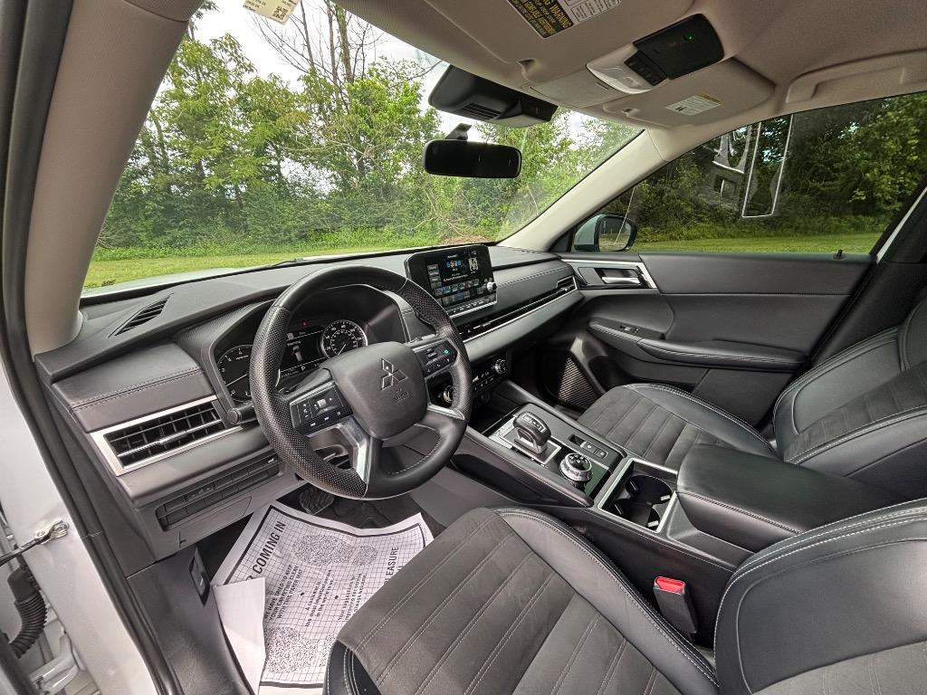 2023 Mitsubishi Outlander - $19,400