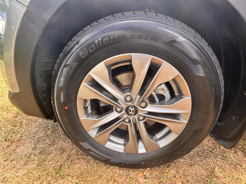 2014 Hyundai Santa Fe Sport - $10,900