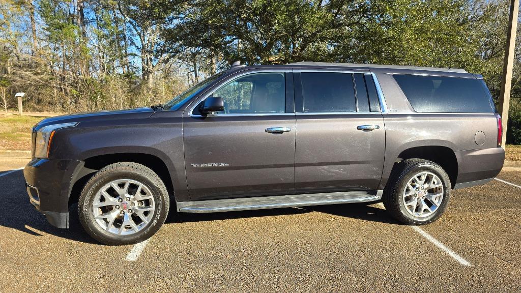 2017 GMC Yukon XL 1500 SLT photo