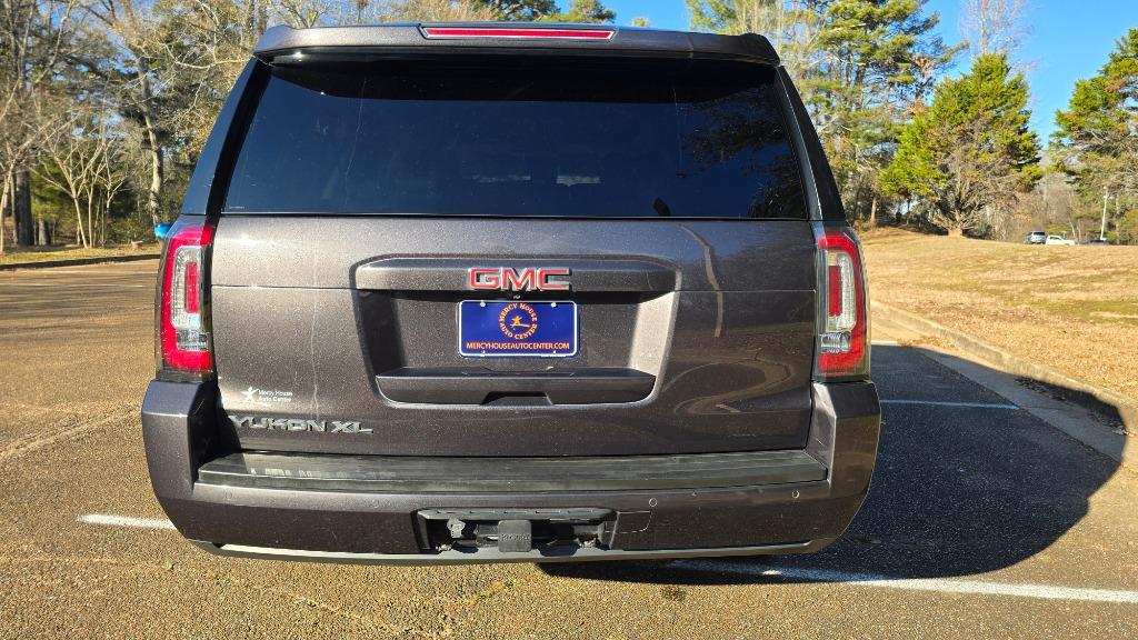 2017 GMC Yukon XL 1500 SLT photo