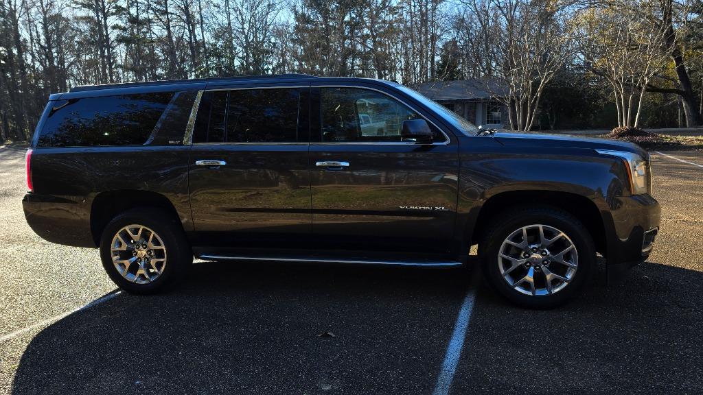 2017 GMC Yukon XL 1500 SLT photo
