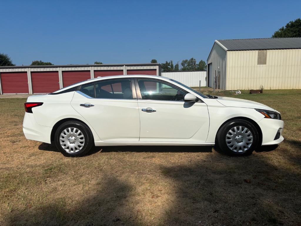 2020 Nissan Altima - $16,000