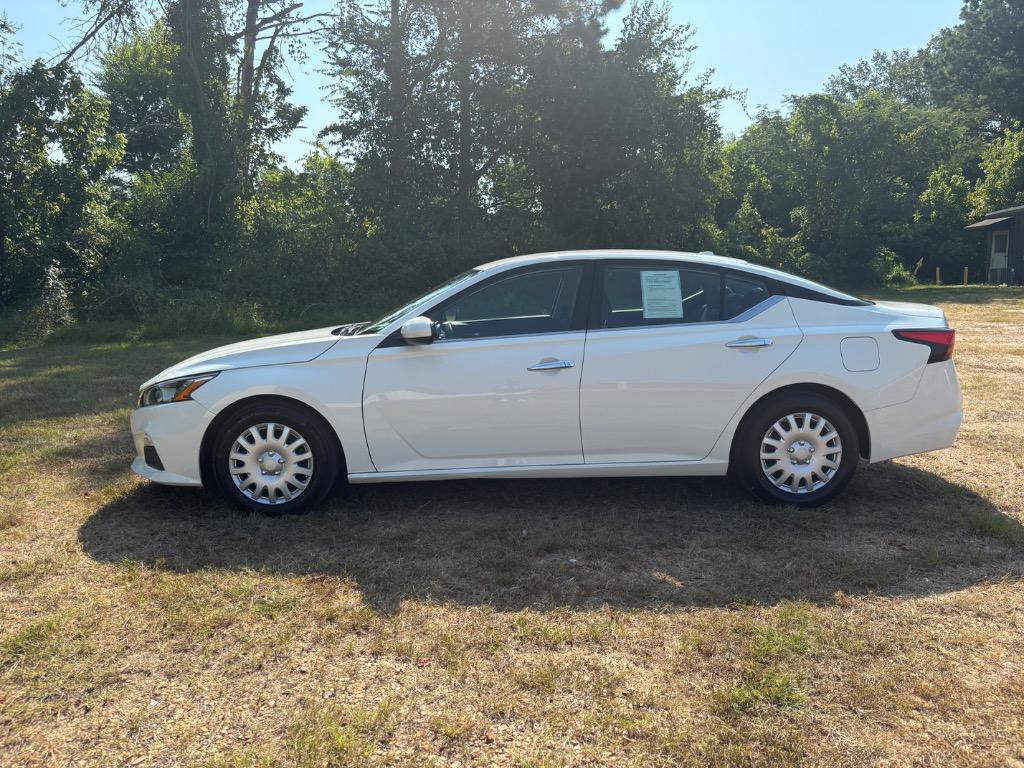 2020 Nissan Altima - $16,000