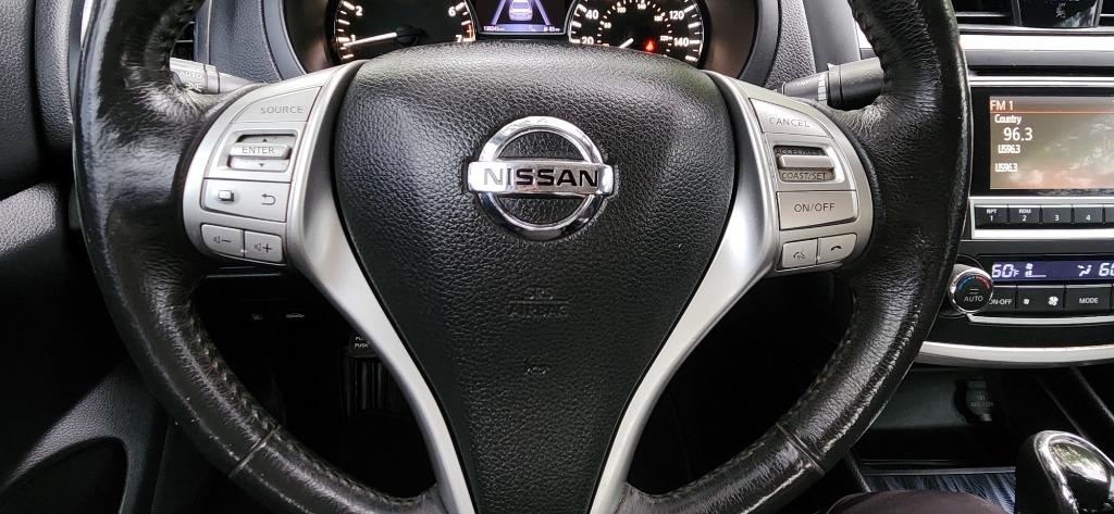 2017 Nissan Altima SL photo