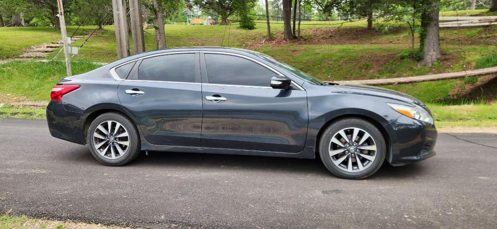 2017 Nissan Altima SL photo