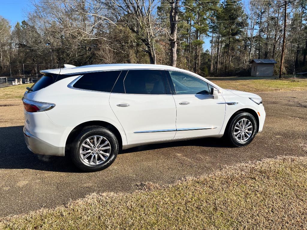 2023 Buick Enclave - $31,000
