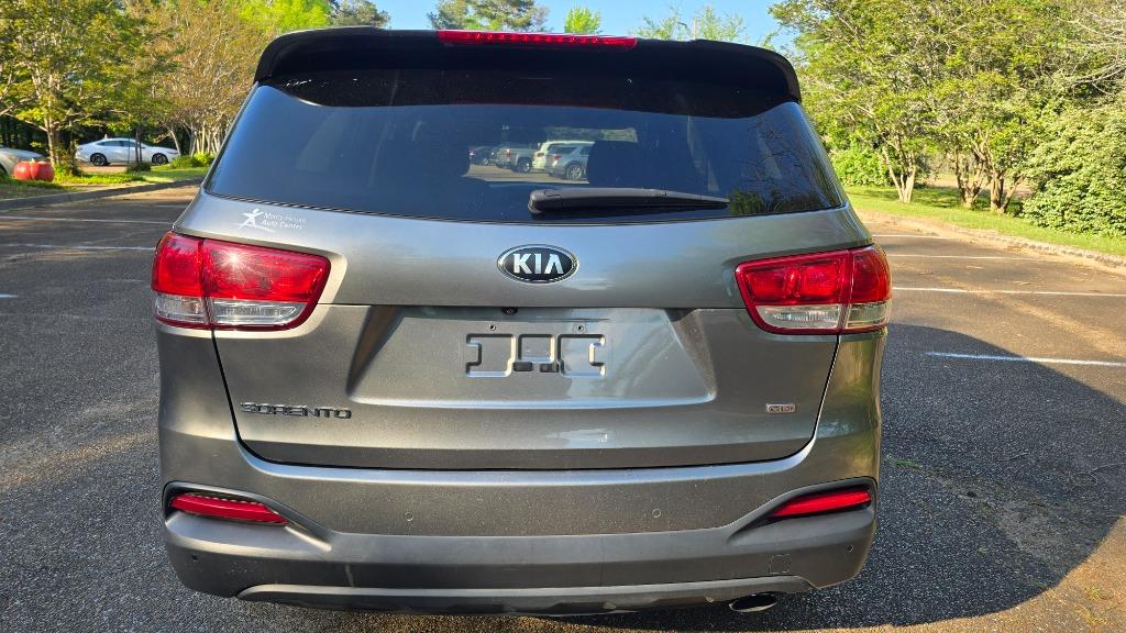2016 Kia Sorento LX photo