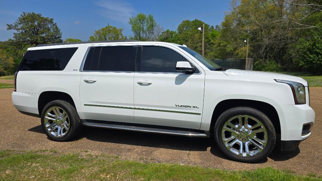 2017 GMC Yukon XL 1500 SLT photo