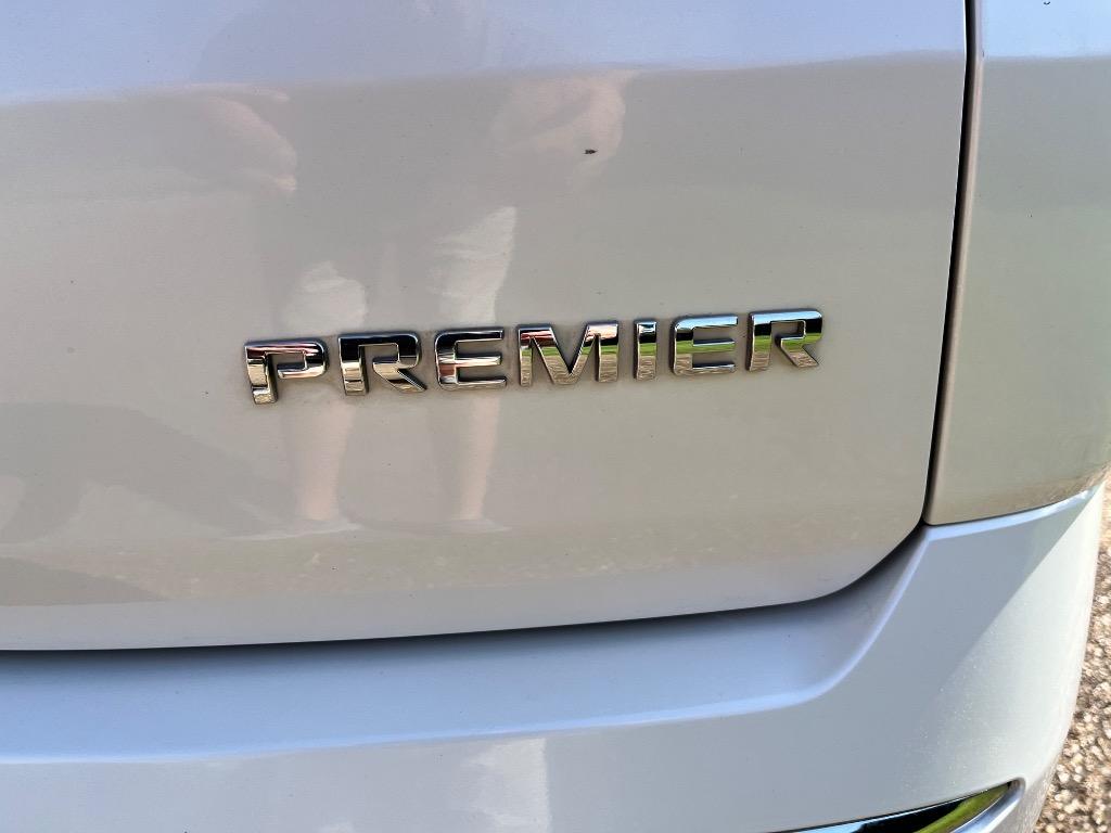 2021 Chevrolet Traverse - $26,900
