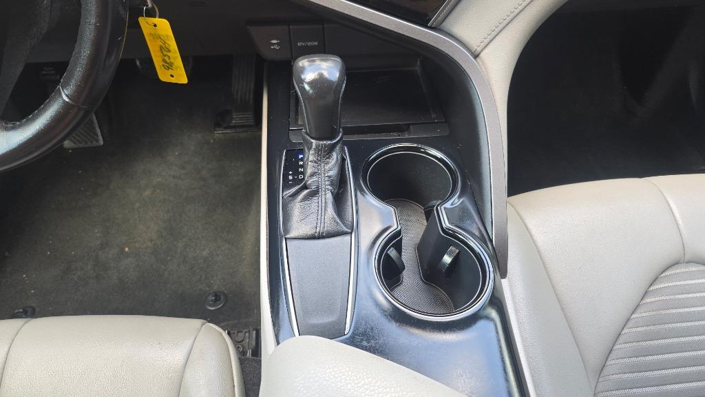 2019 Toyota Camry SE photo