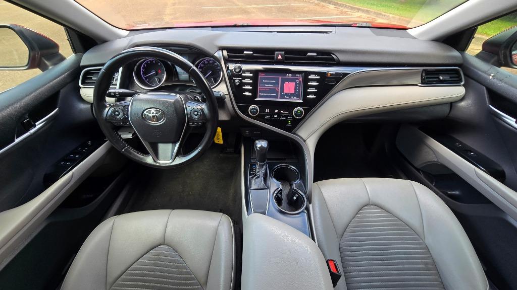 2019 Toyota Camry SE photo