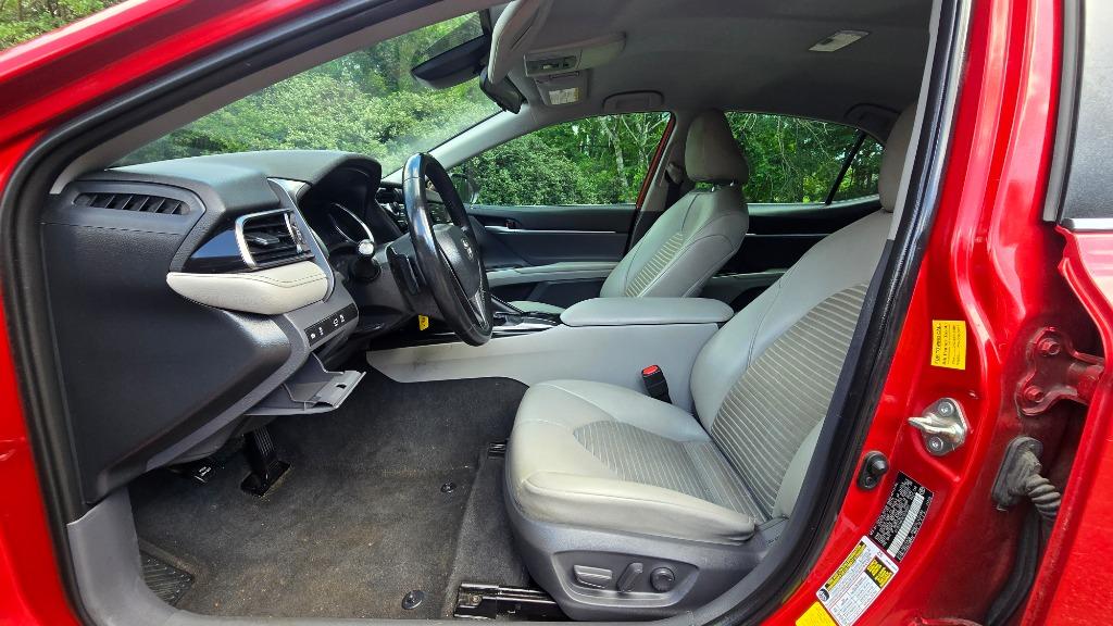 2019 Toyota Camry SE photo