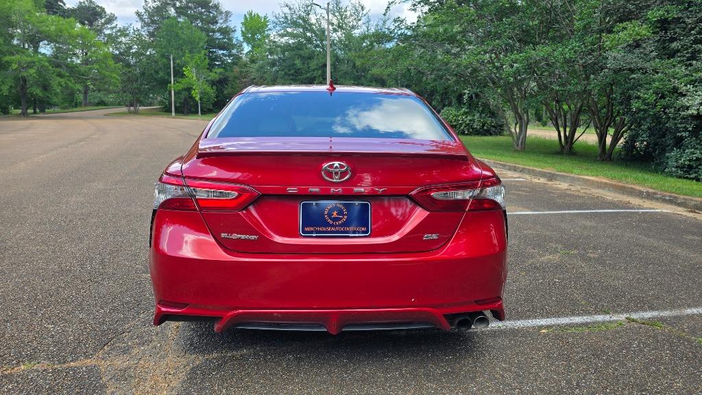 2019 Toyota Camry SE photo