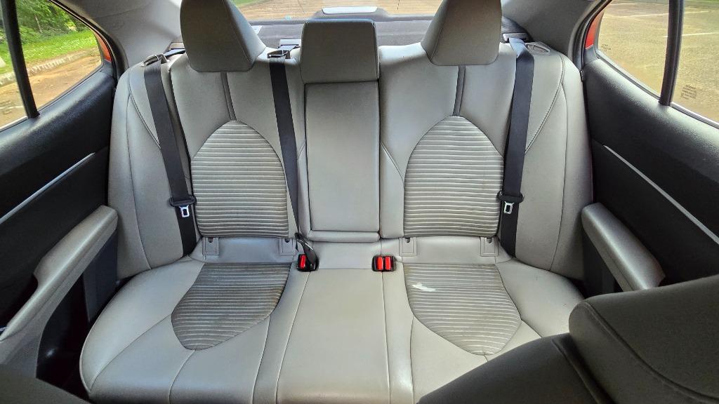 2019 Toyota Camry SE photo