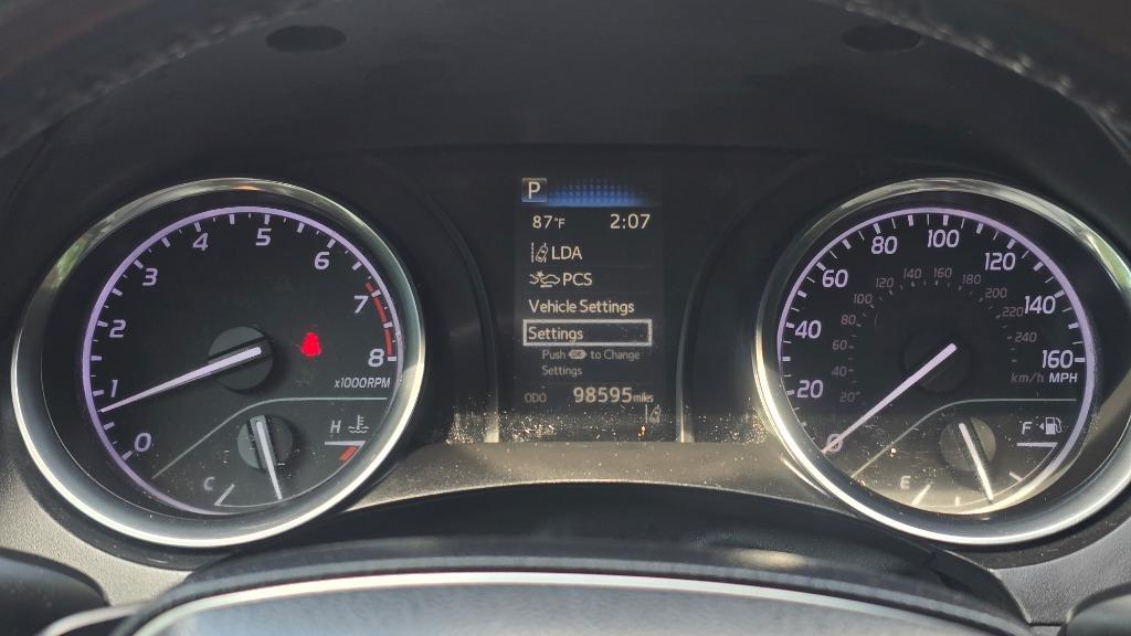 2019 Toyota Camry SE photo