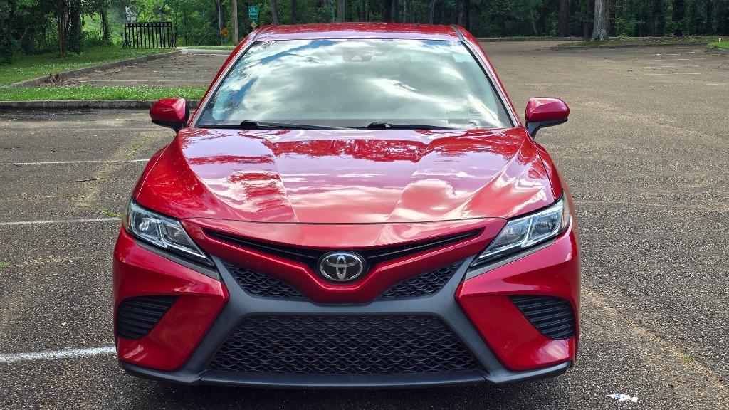2019 Toyota Camry SE photo