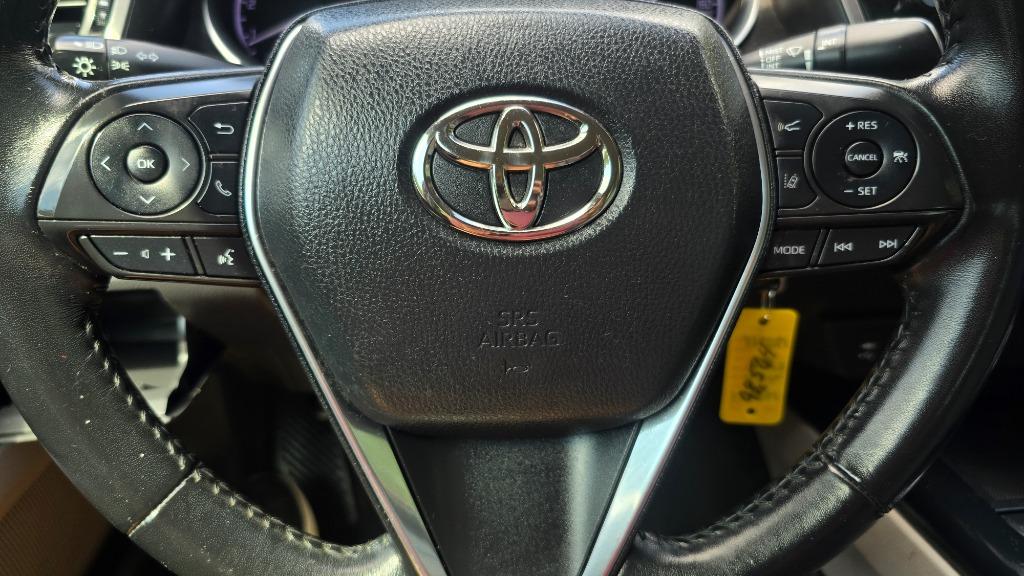 2019 Toyota Camry SE photo