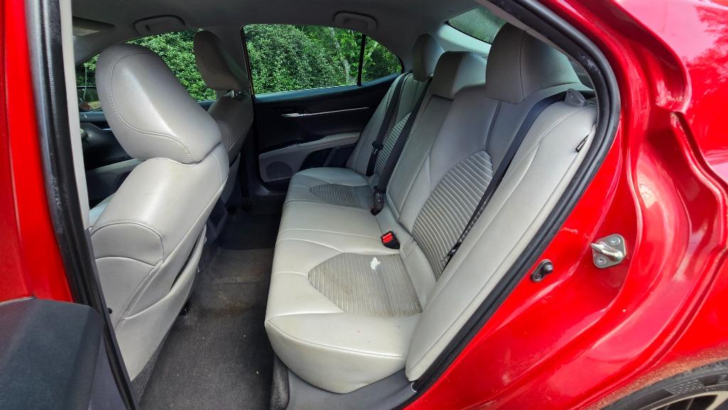 2019 Toyota Camry SE photo