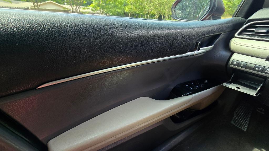 2019 Toyota Camry SE photo