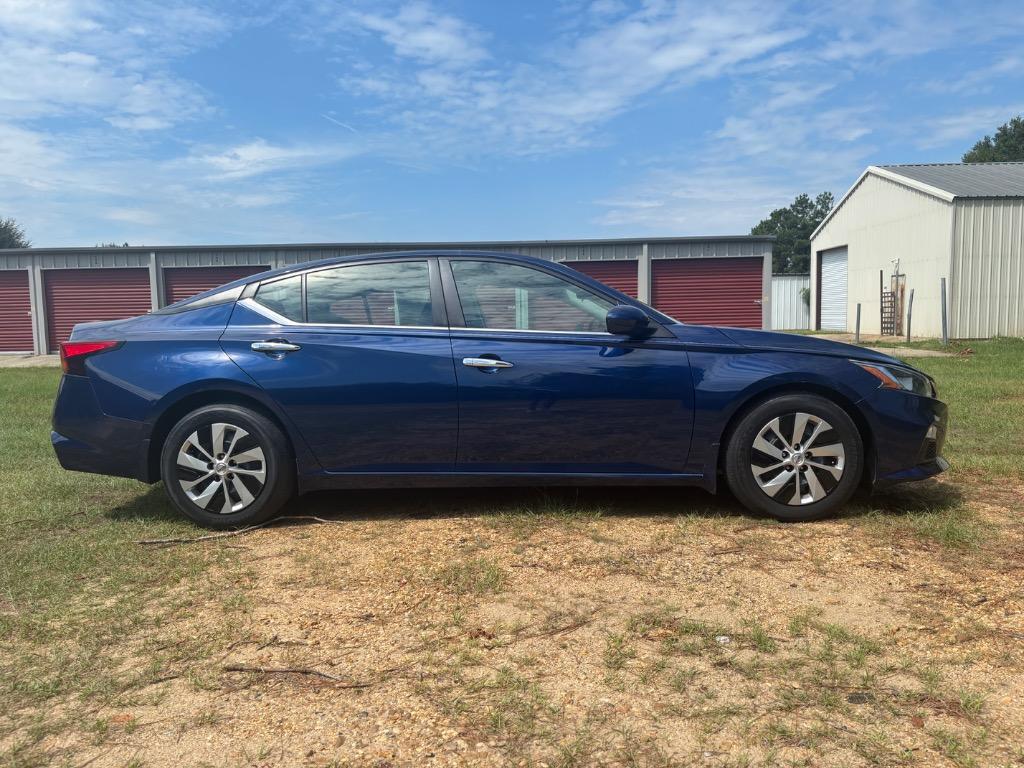 2020 Nissan Altima - $16,100