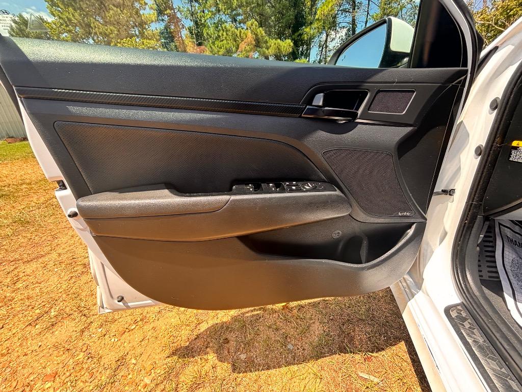 2017 Hyundai Elantra - $13,400