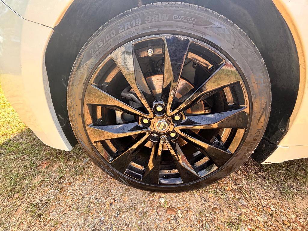 2017 Nissan Maxima - $17,200