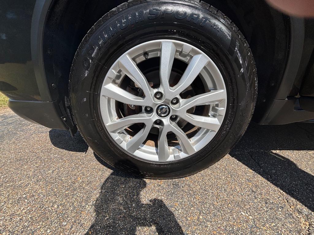 2017 Nissan Rogue - $13,600