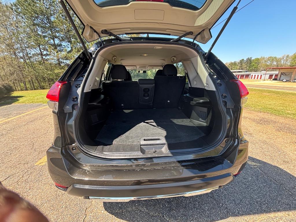 2017 Nissan Rogue - $13,600