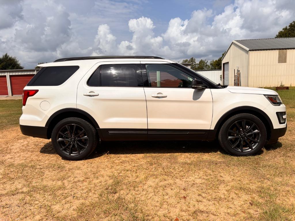 2017 Ford Explorer - $15,900