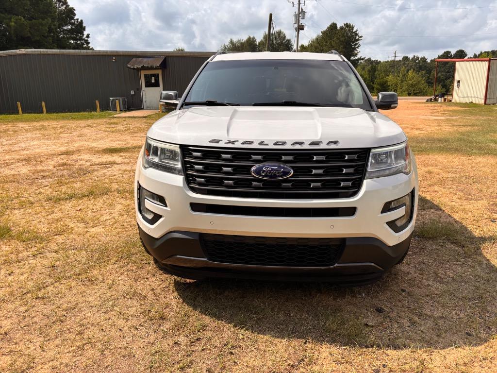 2017 Ford Explorer - $15,900