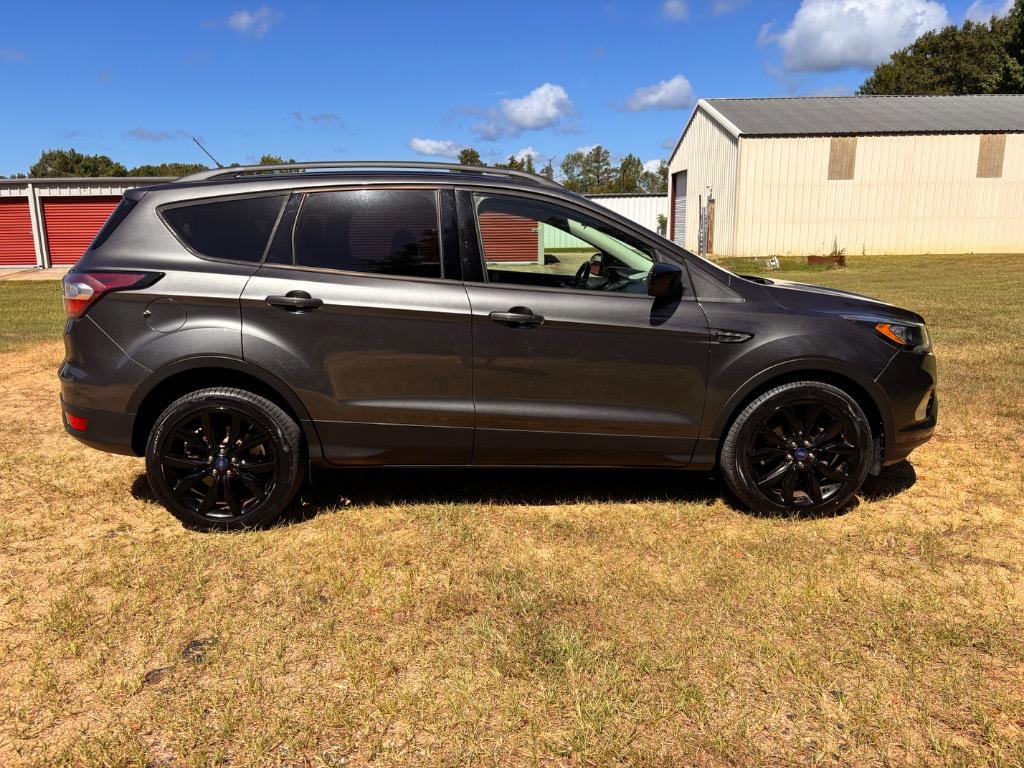 2017 Ford Escape - $8,555