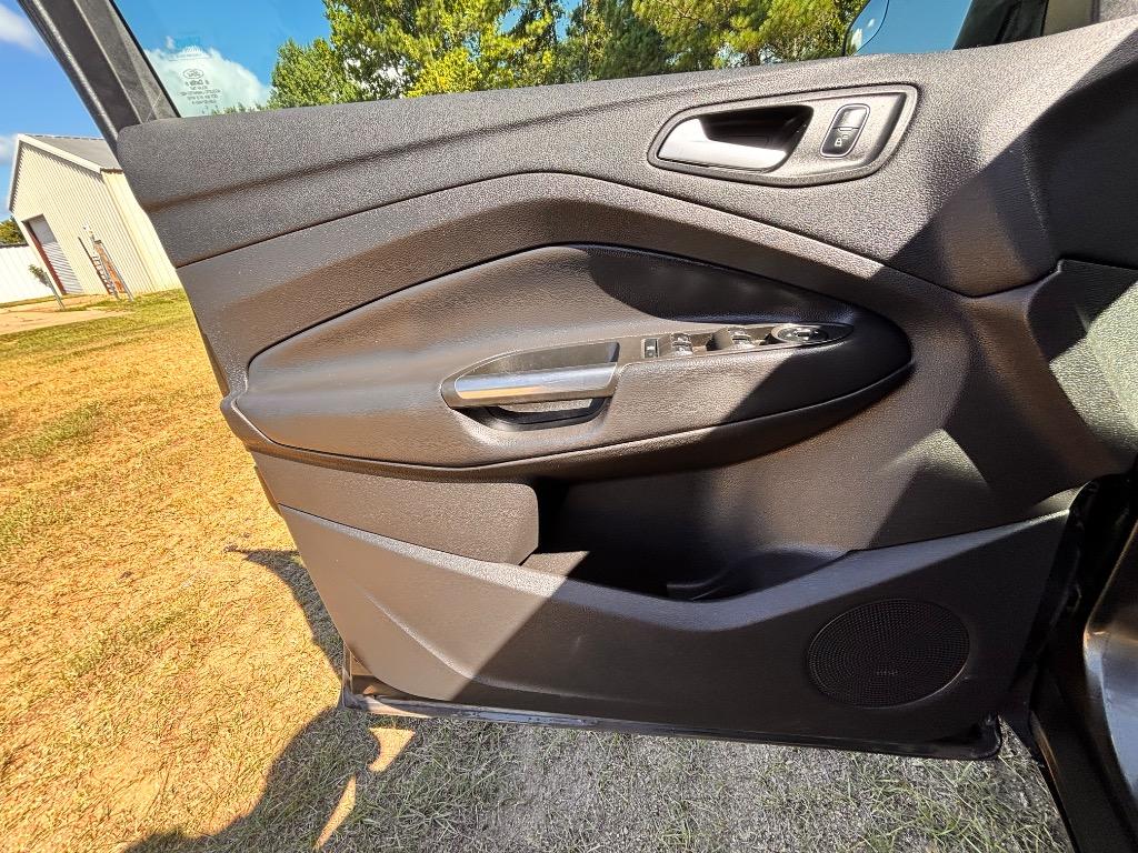 2017 Ford Escape - $8,555