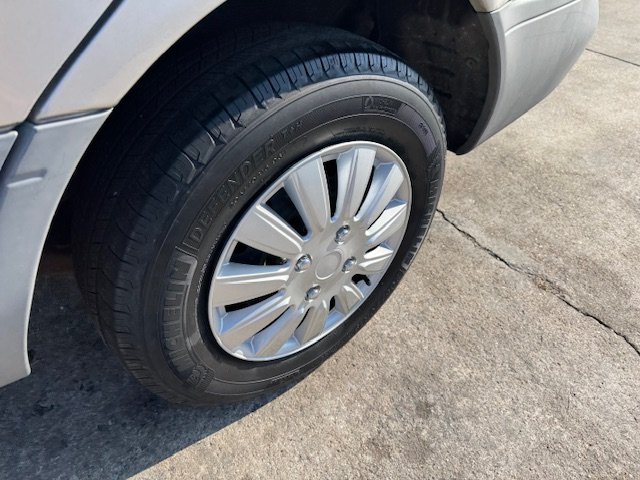 2002 Toyota Sienna LE photo
