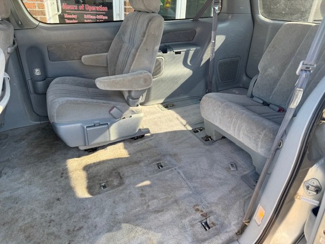 2002 Toyota Sienna LE photo