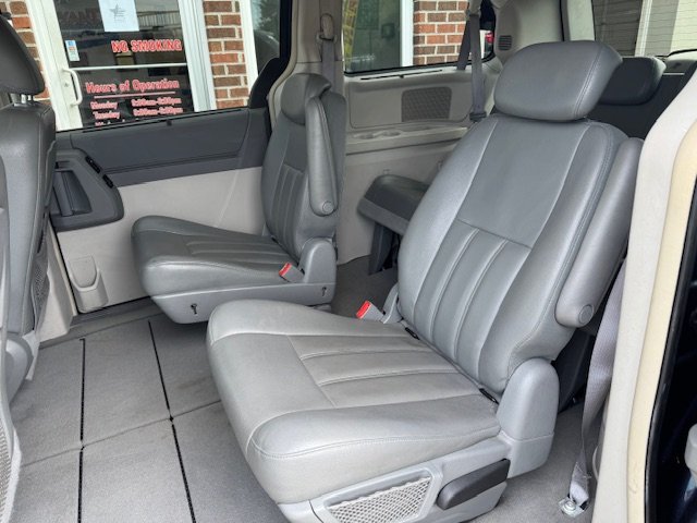 2009 Chrysler Town & Country Touring photo