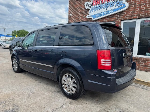 2009 Chrysler Town & Country Touring photo