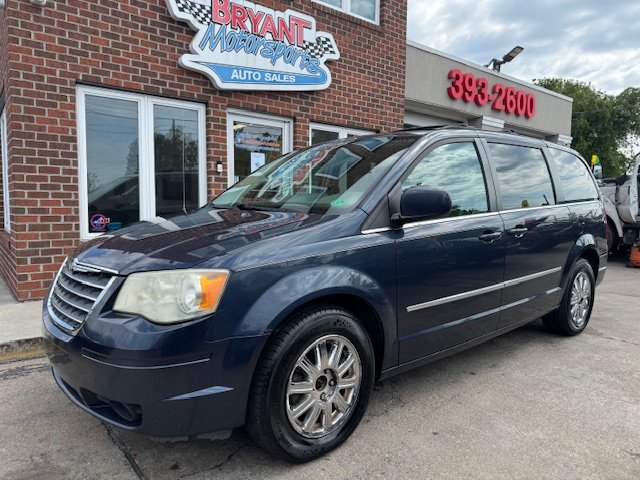 2009 Chrysler Town & Country Touring photo